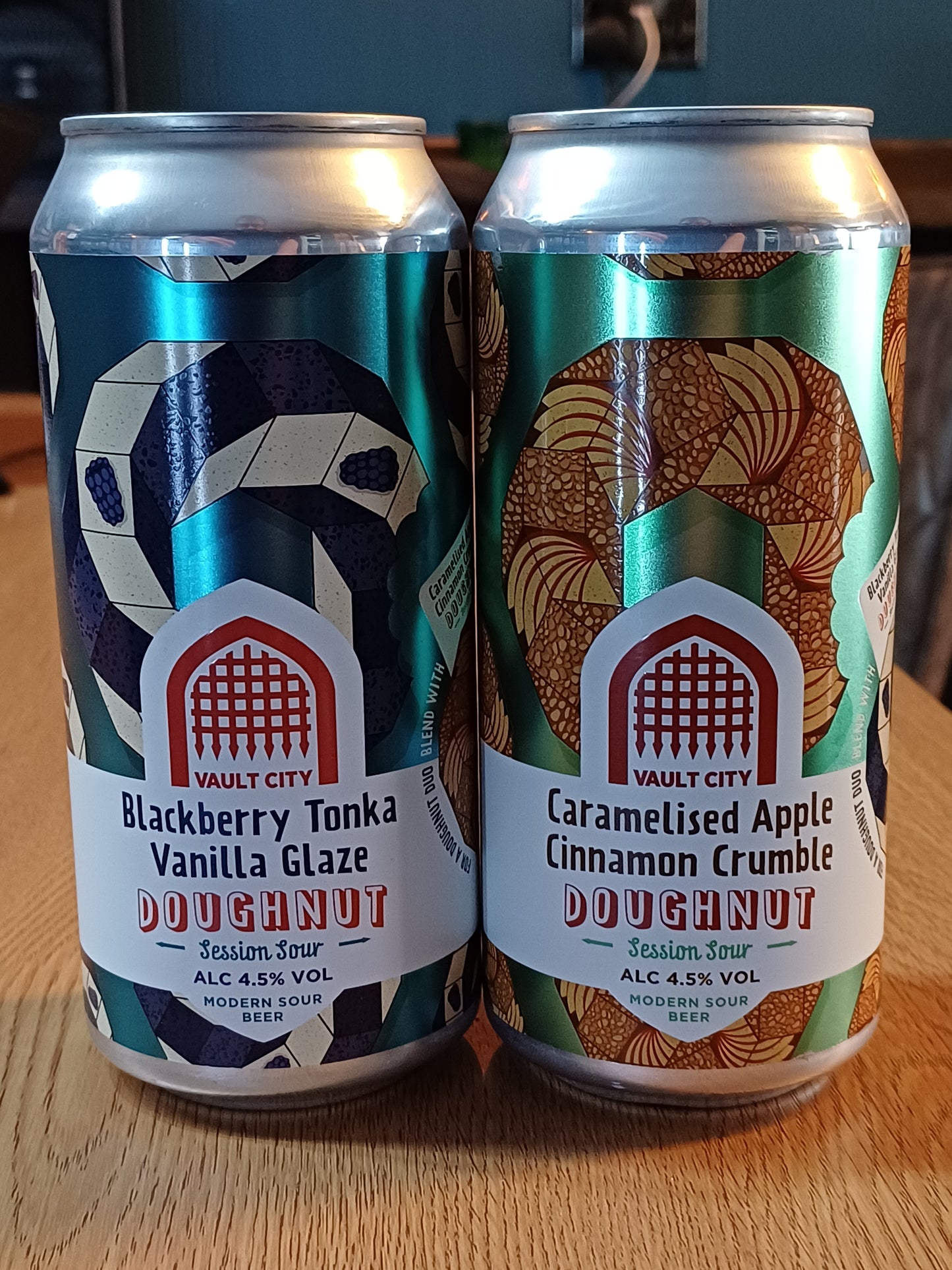 Vault City Caramelised Apple Cinnamon Crumble 4.5% 440ml